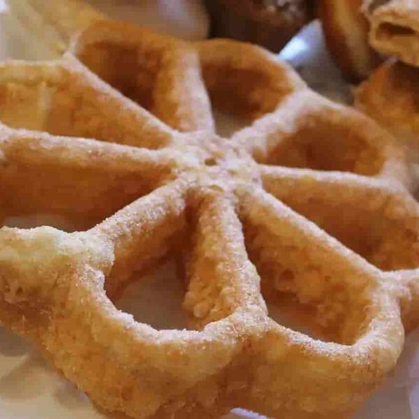 El origen y la receta de los buñuelos de viento: El arte de freír el aire